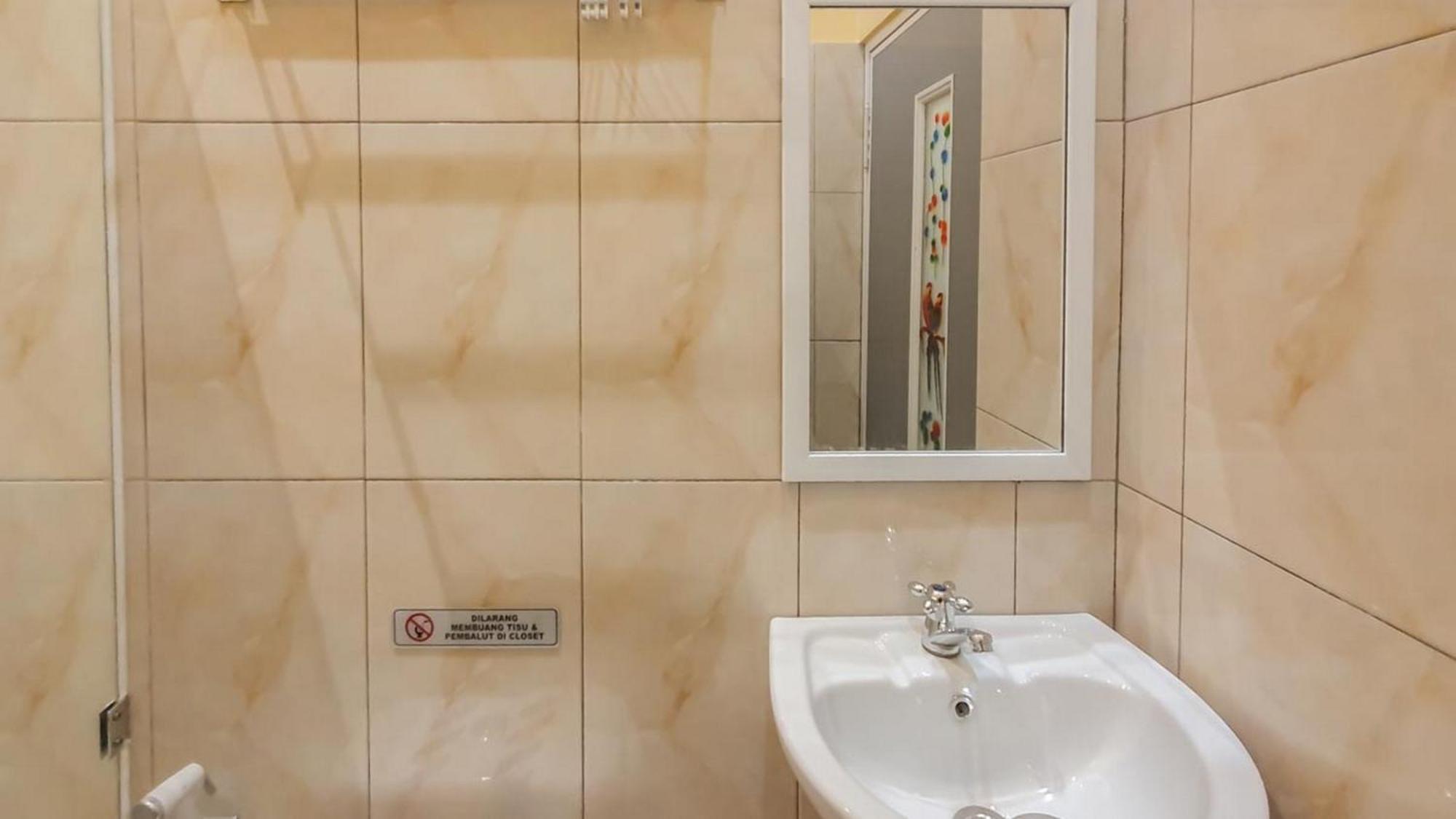 Urbanview Hotel Sakura Kampung Inggris Pare By Reddoorz Exterior foto